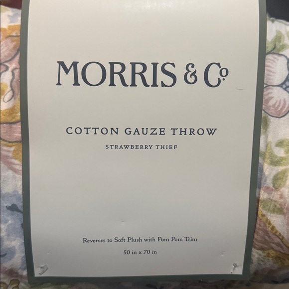 MORRIS & Co. Cotton Gauze Throw - Strawberry Thief - Reverse Plush -Pom Pom Trim - Picture 3 of 9